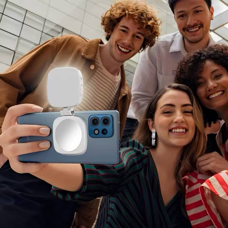 MAGNETIC FILL LIGHT FOR PHONE